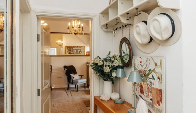 Vintage chic coach house - Pet friendly