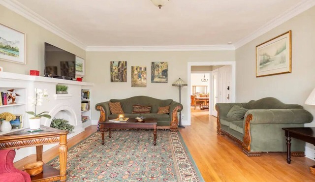 Vintage Chicago Gem: The Rockwell Retreatn