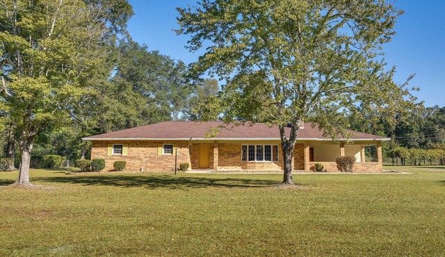 Vintage Chipley Getaway on Large Private Property