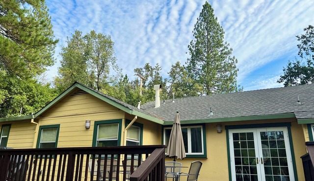 Vintage Comfort in Downtown Murphys with Hot Tub! Easy Walk to Main Street