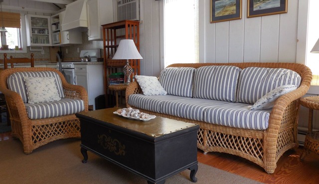 Vintage Cottage- 2 Bedrooms, Sleeps 6 Comfortably, Chalker Beach