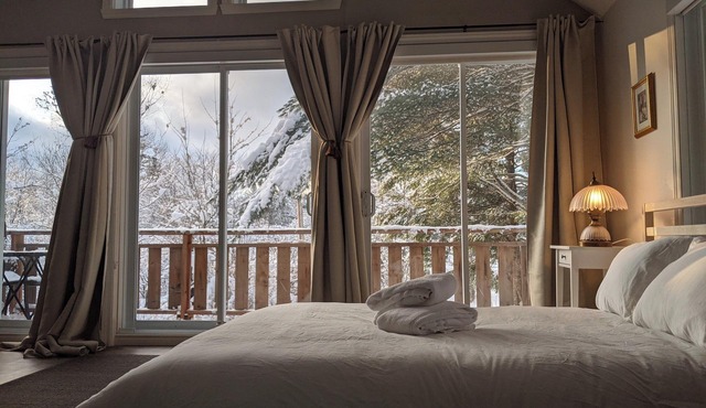 Vintage cottage in the heart of the forest for autumn cocooning