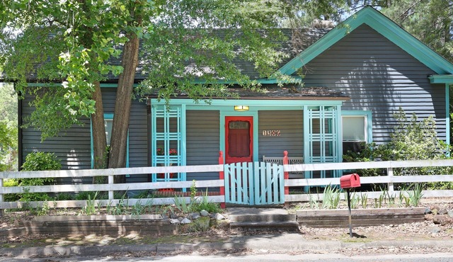 Vintage Cottage less than 3 mi from Duke Hospital