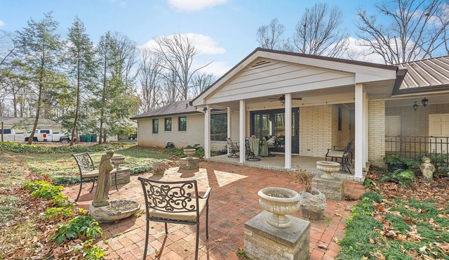Vintage Cottage | Walk to CC | Near KSU | Pets ok