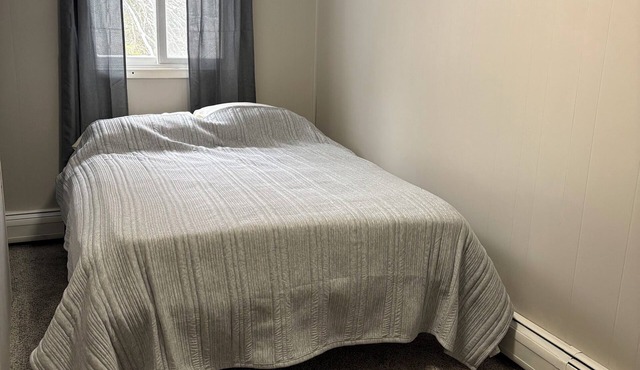 Vintage cottage with WiFi in Alpena - 5 bedrooms available