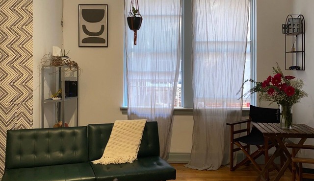 Vintage cozy studio stay in the Heart of LA