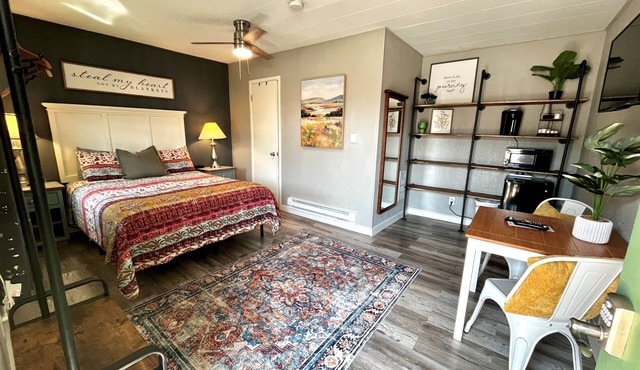 Vintage Creekside Motel in Hollister MO (10)