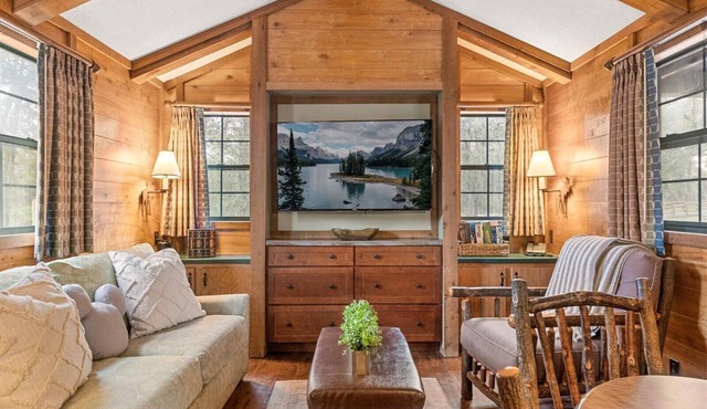 Vintage Disney Cabin with new pool, playground & fire pit