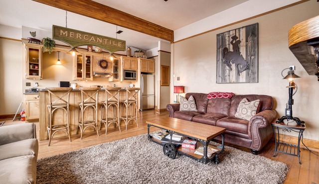 Vintage Downtown Laramie Apartment w/Deck!