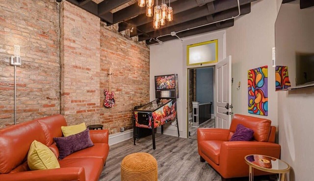 Vintage Downtown Loft w/Old School Pinball Machine