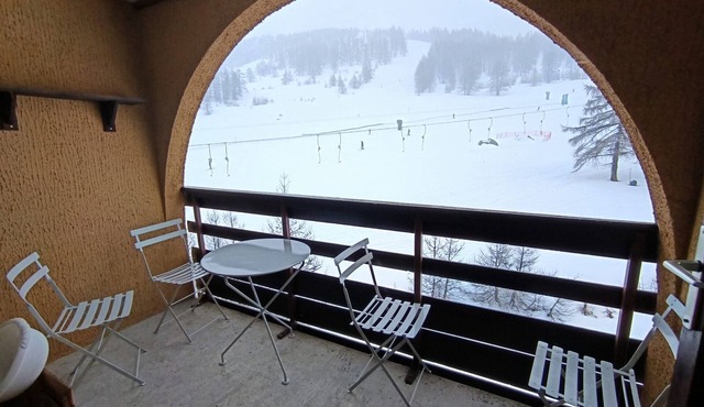 Vintage duplex, ski-in/ski-out for 6, pets allowed