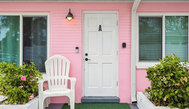 Vintage Florida Beach Cottage, one block to the sand of Indian Rocks Beach FL