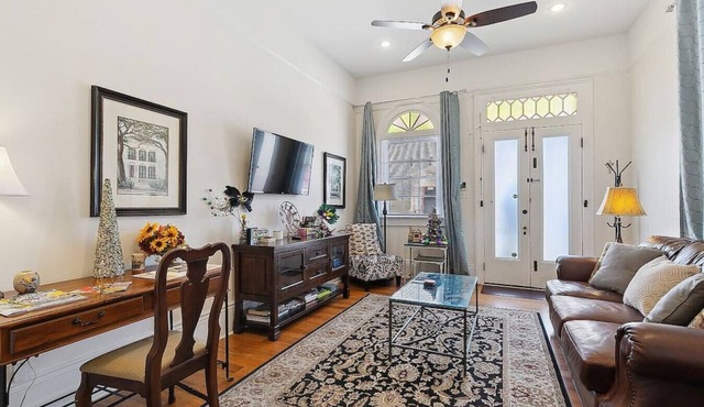 Vintage Frenchmen Hideaway,6Blocks to Quarter+Jazz
