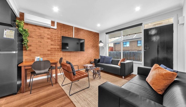 Vintage Groove at the Garden End