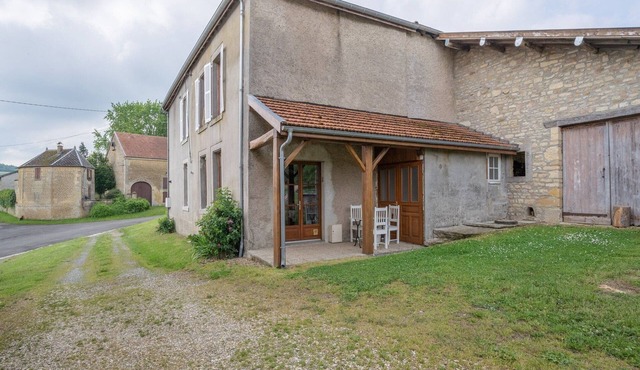 Vintage Holiday Home in Nouart