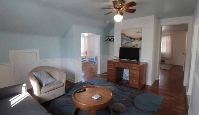 Vintage Home -7 Mins to Downtown W/wifi