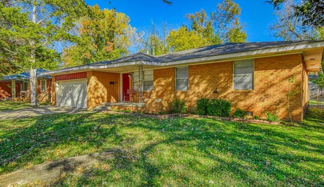 Vintage home in heart of OU country-uniquely decorated OK themed home-ATT wifi