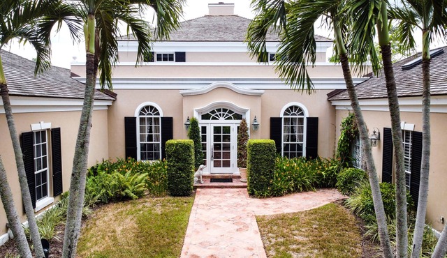 Vintage home in the Exclusive John's Island!