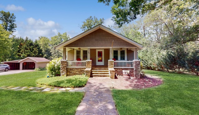 Vintage home with modern updates - near Biltmore, Chimney Rock & Lake Lure