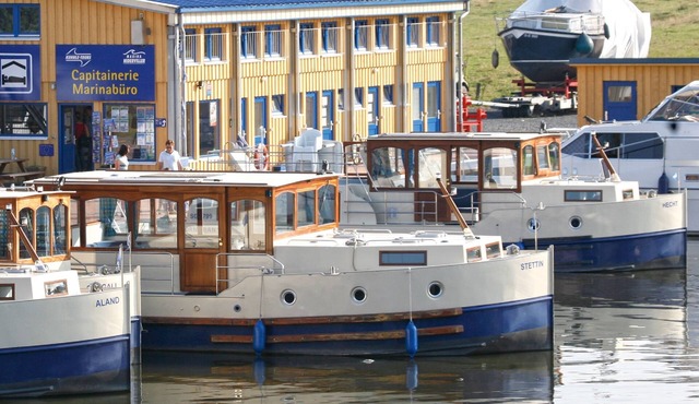 Vintage Houseboats at Niderviller Harbor by Kuhnle-Tours