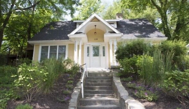 Vintage Lake Michigan Beach Cottage: 4br+loft,3ba-Sleeps 17