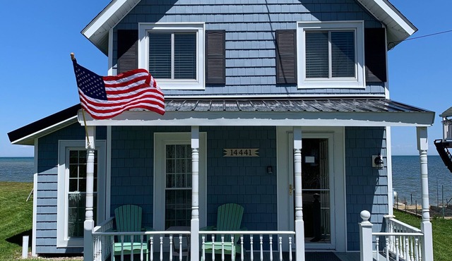 Vintage Lake Ontario cottage built in 1902.
