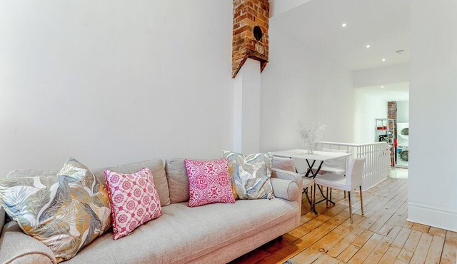 Vintage Little Italy 2 Bedroom
