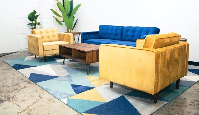 VINTAGE meets MODERN- 1 KING 2 QUEEN Town Home