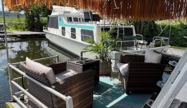 Vintage "Minnow for 2" Houseboat