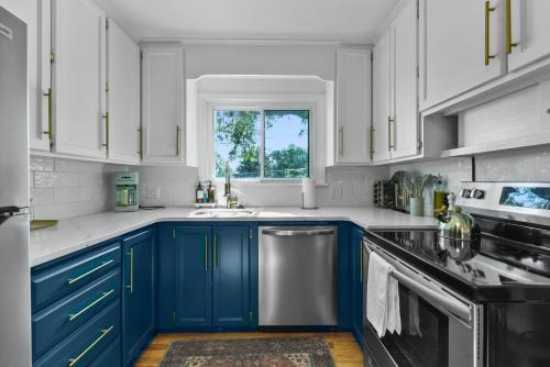 Vintage Modern Mid-Century Gem