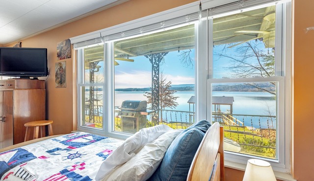 Vintage Mountain Lake Cabin w/Huge Dock - camp vibes, privacy, family friendly!