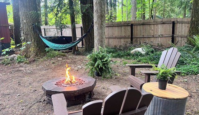 Vintage Mt. Hood Cabin! Hot Tub, Fire Pit & Pet Friendly