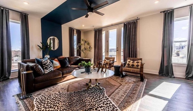 Vintage Nashville 230–Rooftop Deck–Sleeps 8