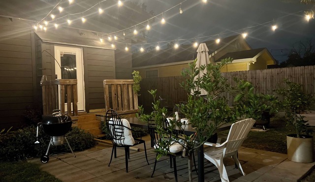 Vintage Oasis Near Stadiums & Downtown, Huge Yard