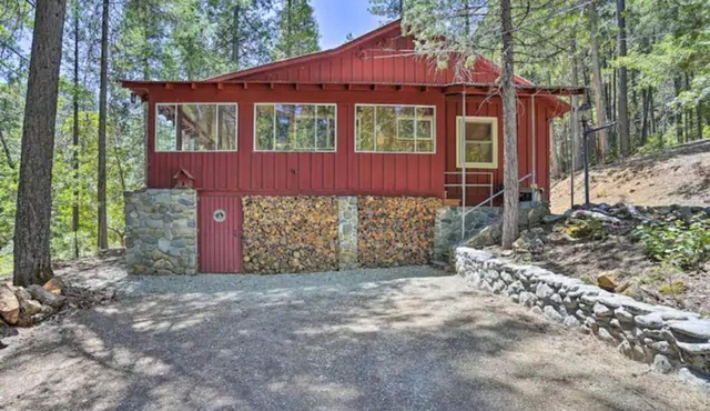 Vintage Pines Cabin- A Northern California Retreat!