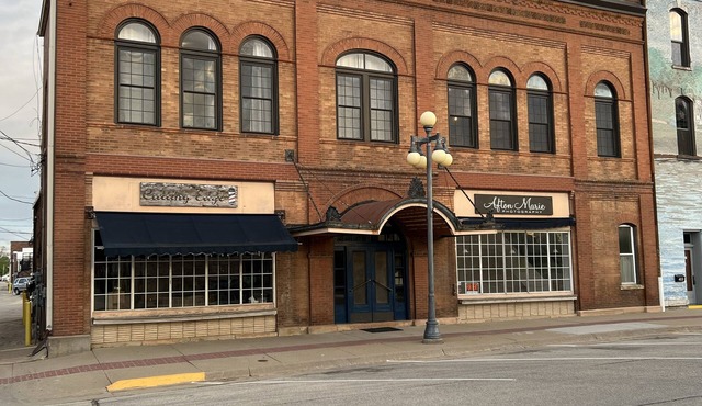 Vintage Remodeled Apartment in Historic Downtown Vinton