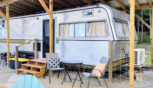 Vintage Restored Glamper - Unique Tiny Home w/Plunge Pool & Patio