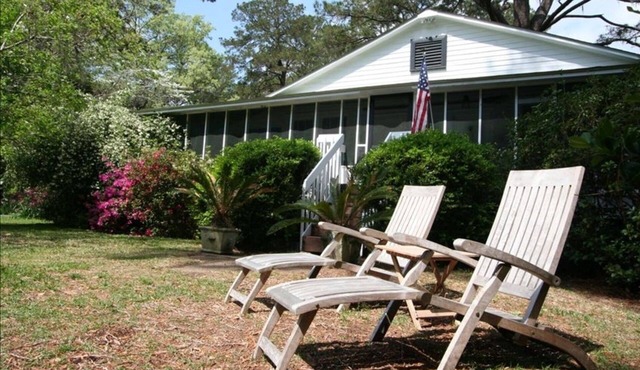 Vintage River Cottage on the Okatie River Between Beaufort Bluffton
