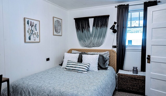 Vintage Riverside Motel Apt #6