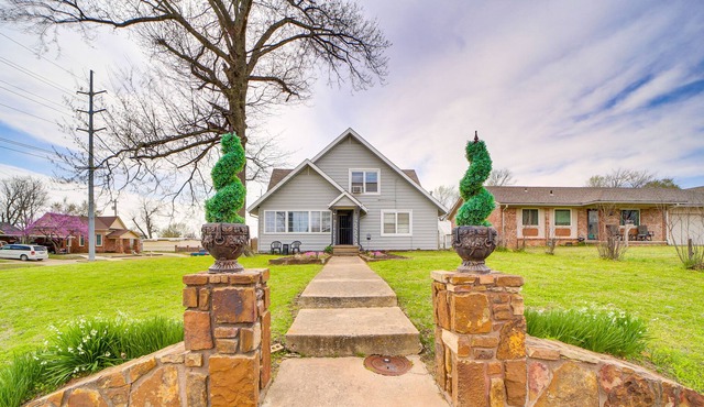 Vintage Sapulpa Home - 13 Mi to Downtown Tulsa!