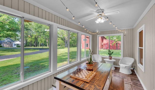 Vintage Schoolhouse Near Wineries, Sleeps 6