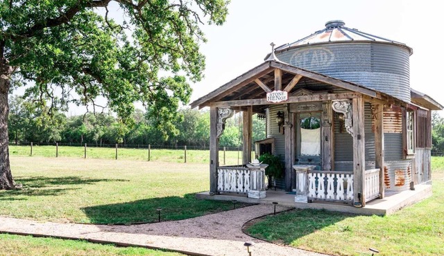 Vintage Silo #2 | 8 Min. to Round Top | Sleeps 2