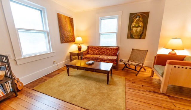 Vintage Space! 60 Seconds from Downtown Lee Summit