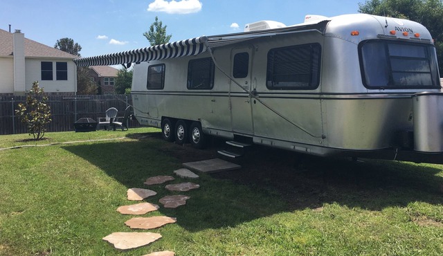 Vintage “Stream” Hideaway