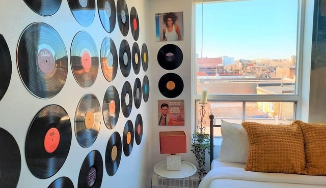 Vintage Studio w/City Views Minutes to DT