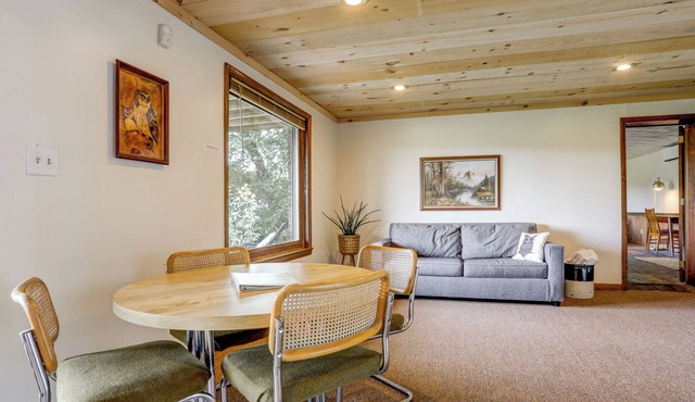 Vintage Style Apartment with Amazing Views of Amish Farmland