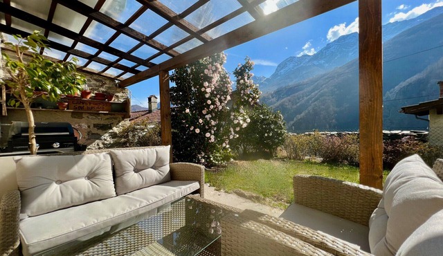 Vintage-style vacation home with a view of the Centovalli (La Canonica)