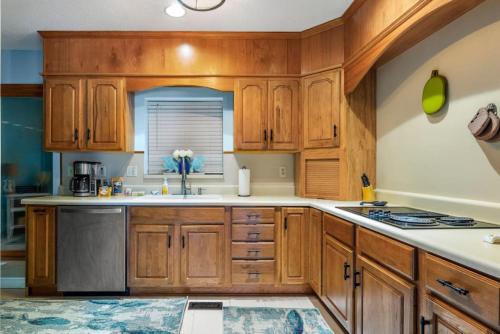 Vintage Sunrise Home-Lake View