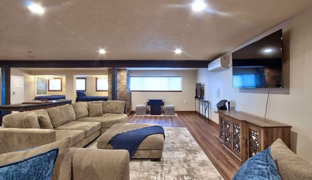 Vintage Terrace Spacious Historic Getaway Hot Tub