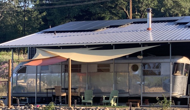 Vintage Tiny Home "Isabelle on the Rogue